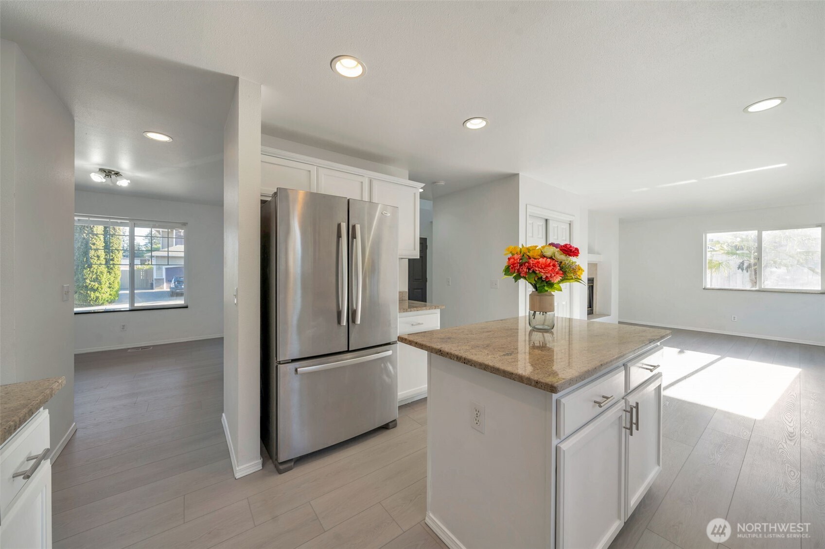 9925 S 242nd Place , Kent, WA 98030