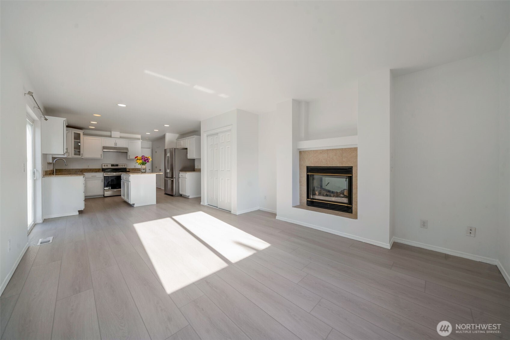 9925 S 242nd Place , Kent, WA 98030