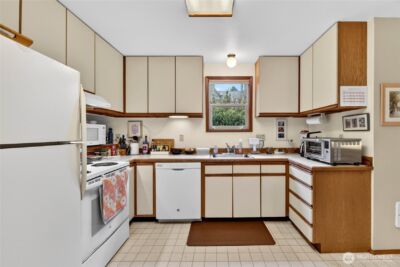 2434 55th Avenue SW, Seattle, WA 98116 - Photo 18