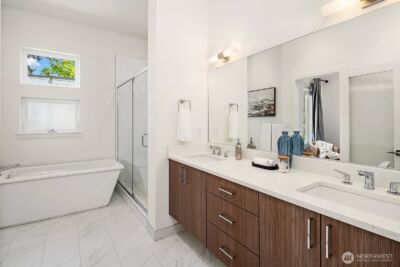 170 107th Court SE, Bellevue, WA 98004 - Photo 17