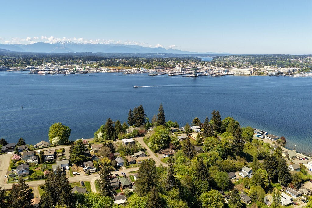 525 Farragut Avenue NE, Port Orchard, WA 98366