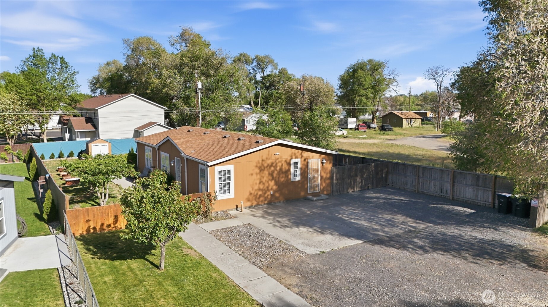 1827 W Bemis Street , Moses Lake, WA 98837
