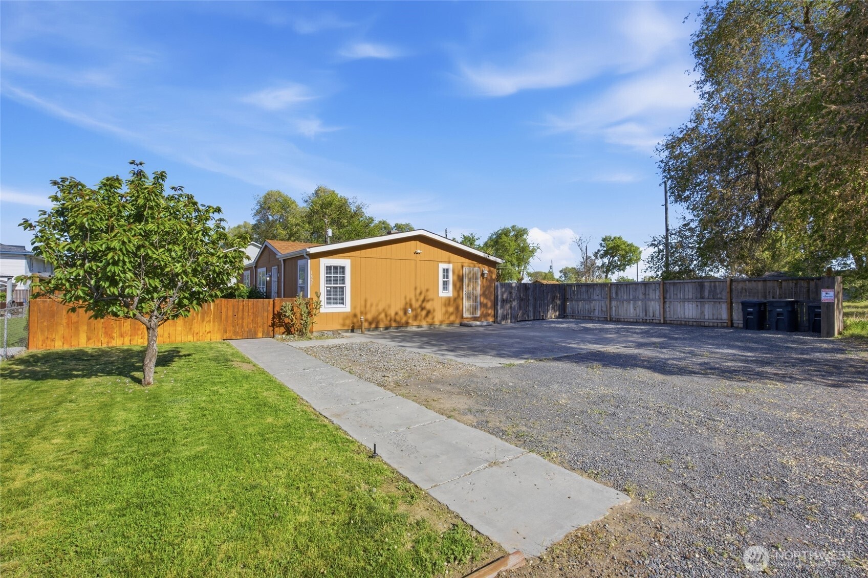 1827 W Bemis Street , Moses Lake, WA 98837