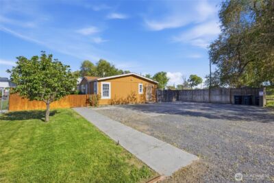 1827 W Bemis Street , Moses Lake, WA 98837 - Photo 2