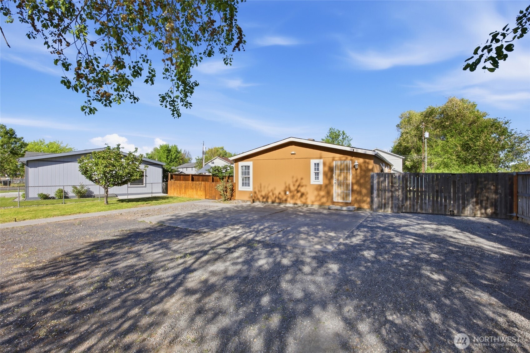 1827 W Bemis Street , Moses Lake, WA 98837