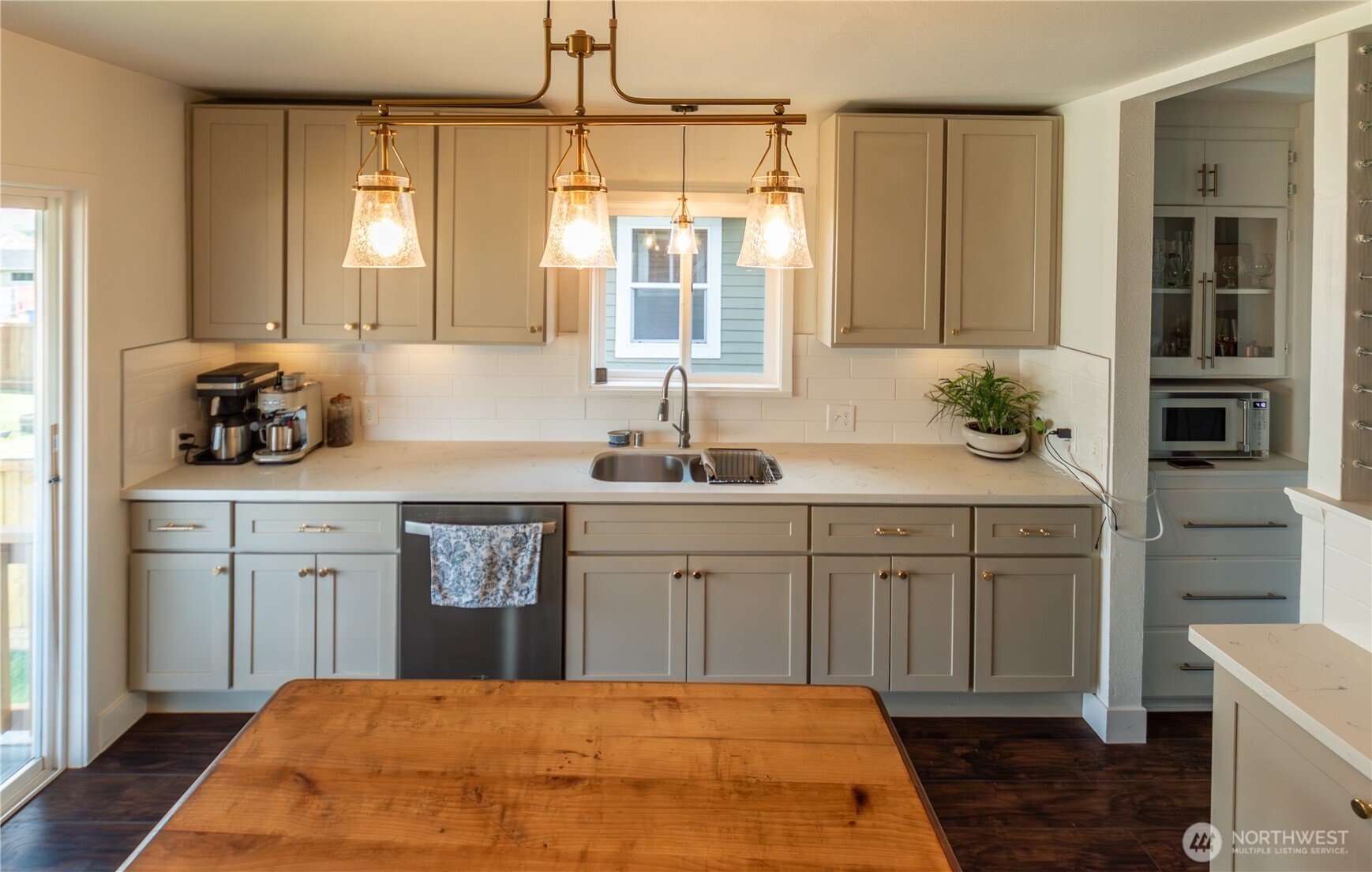 2517 Martin Luther King Jr Way , Tacoma, WA 98405