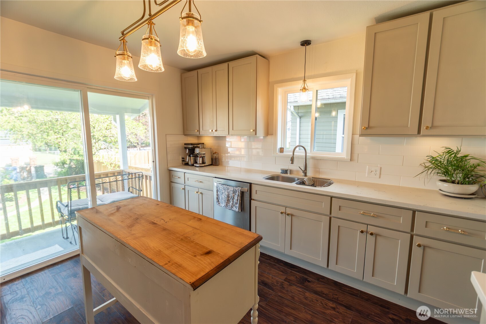2517 Martin Luther King Jr Way , Tacoma, WA 98405