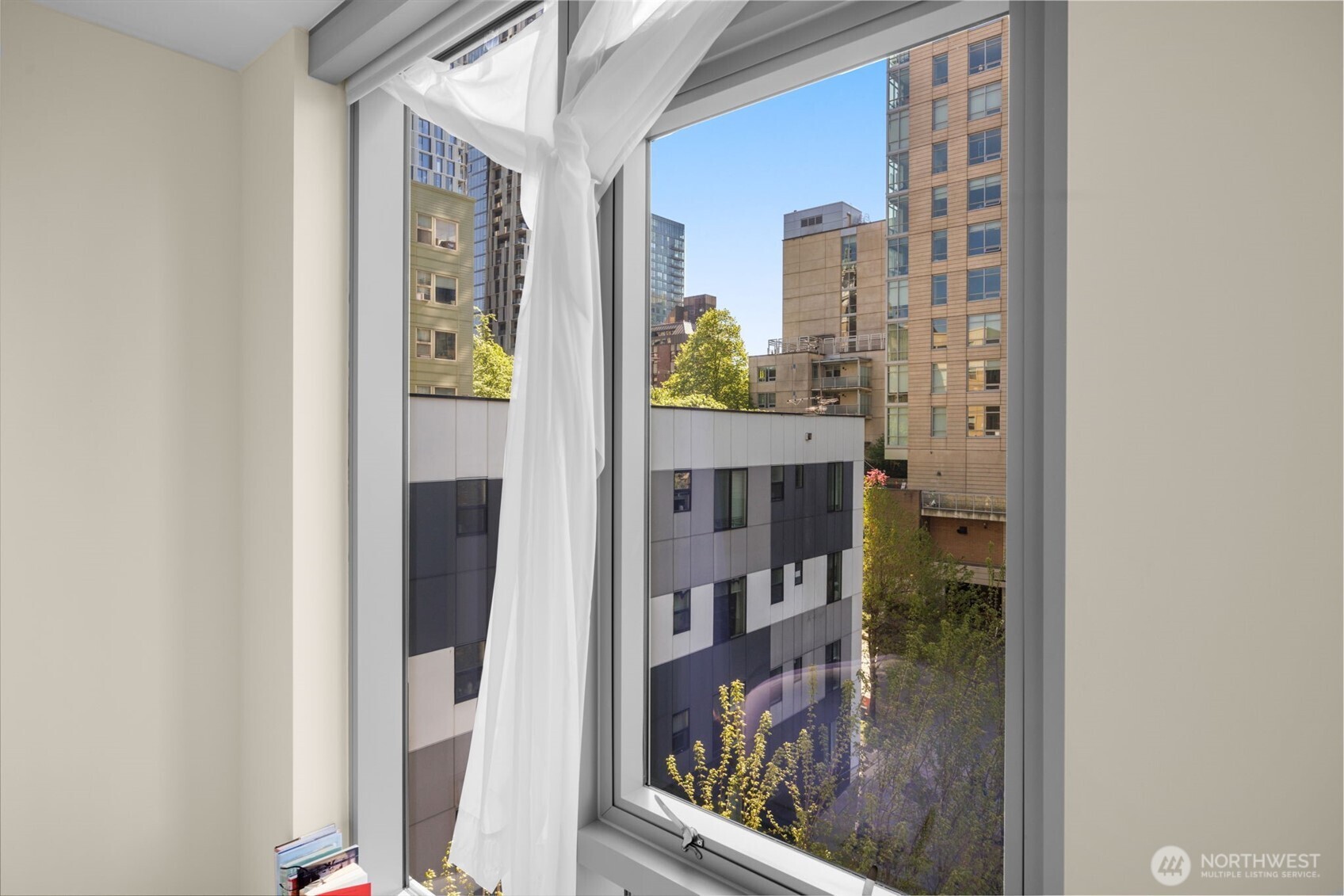 800 Columbia Street #808, Seattle, WA 98104