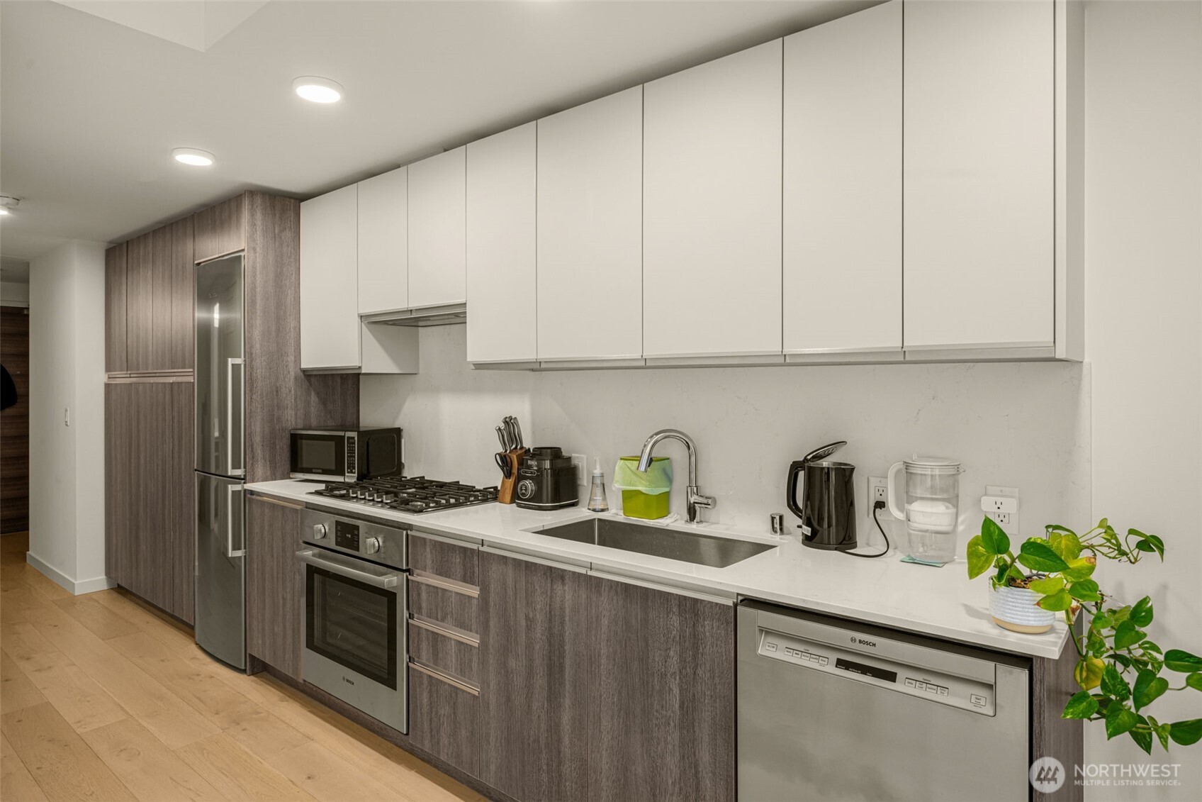 800 Columbia Street #808, Seattle, WA 98104