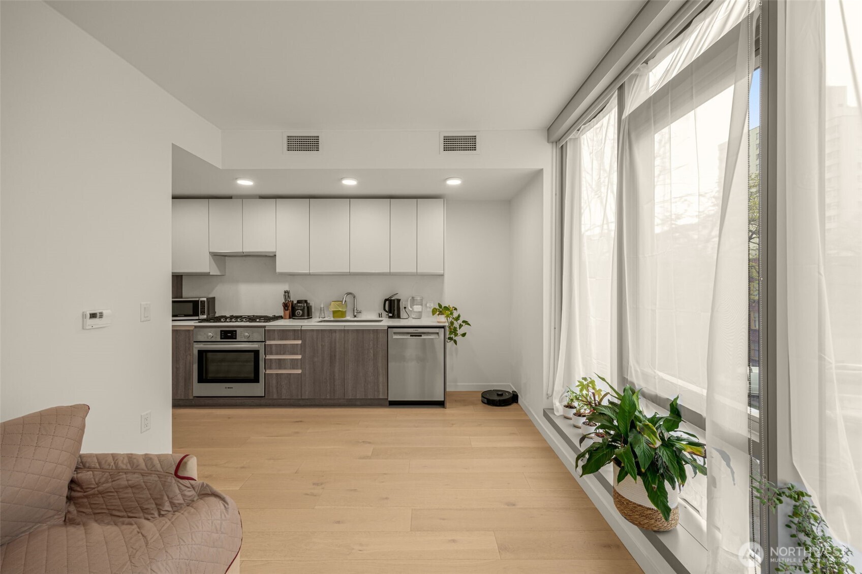 800 Columbia Street #808, Seattle, WA 98104