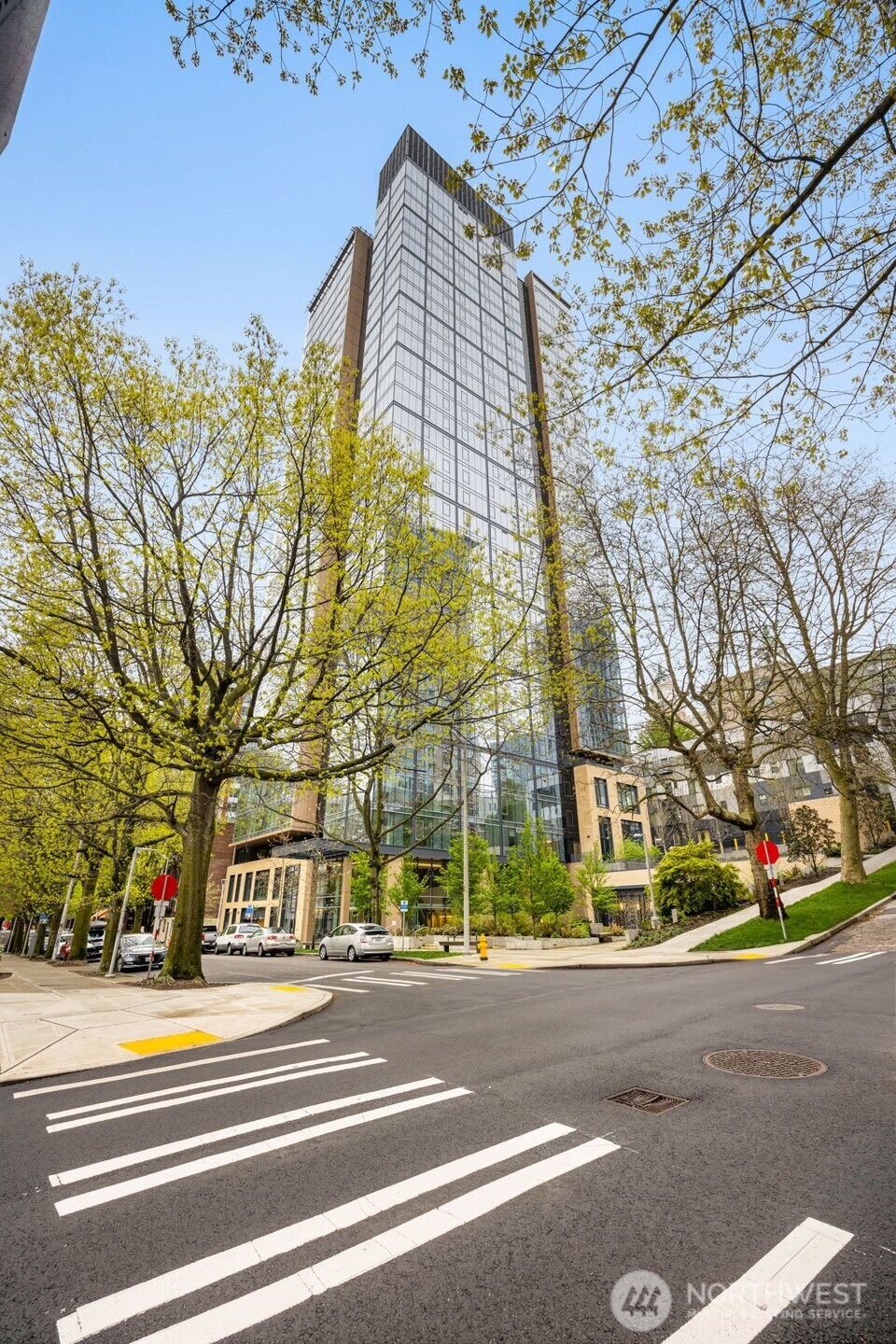 800 Columbia Street #808, Seattle, WA 98104