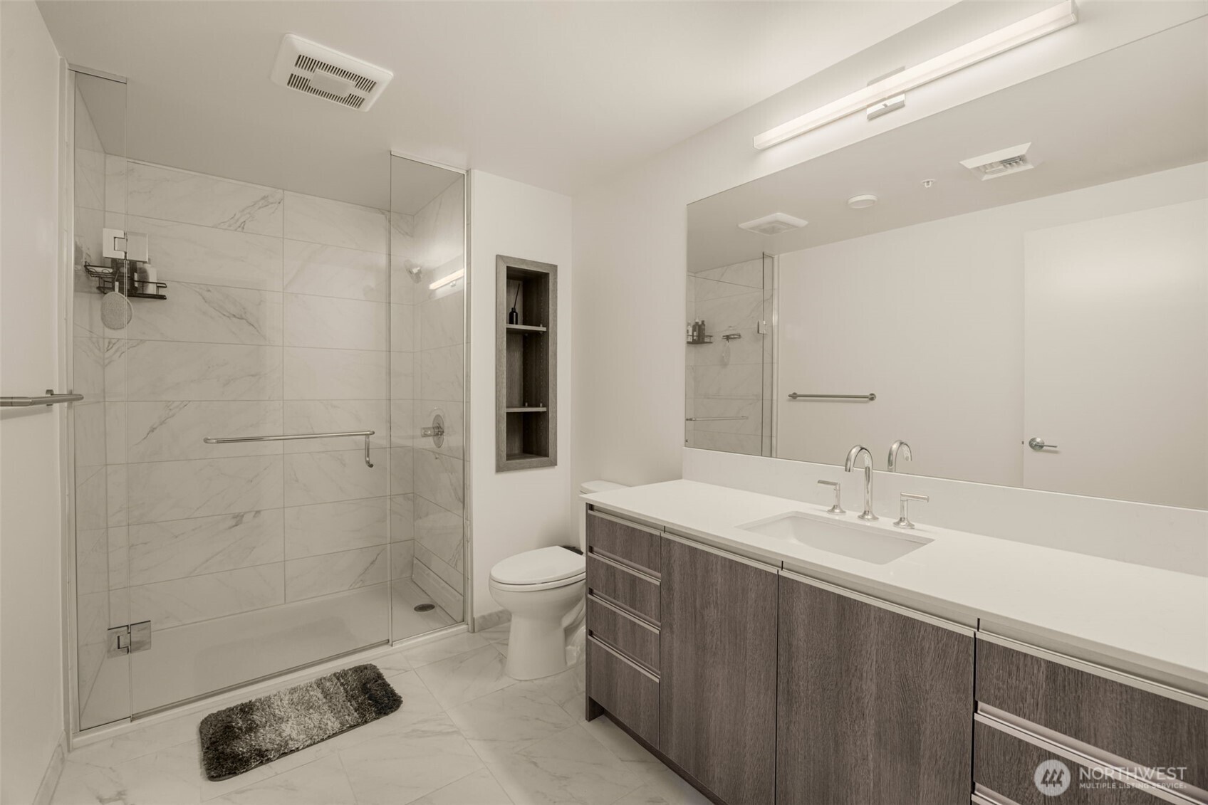 800 Columbia Street #808, Seattle, WA 98104