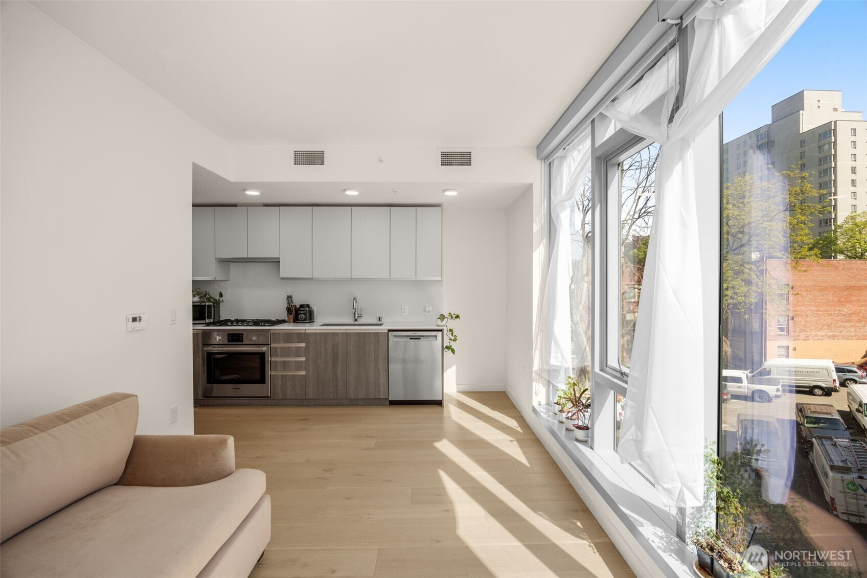 800 Columbia Street #808, Seattle, WA 98104
