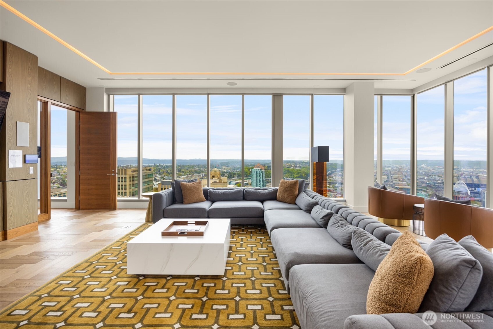 800 Columbia Street #808, Seattle, WA 98104