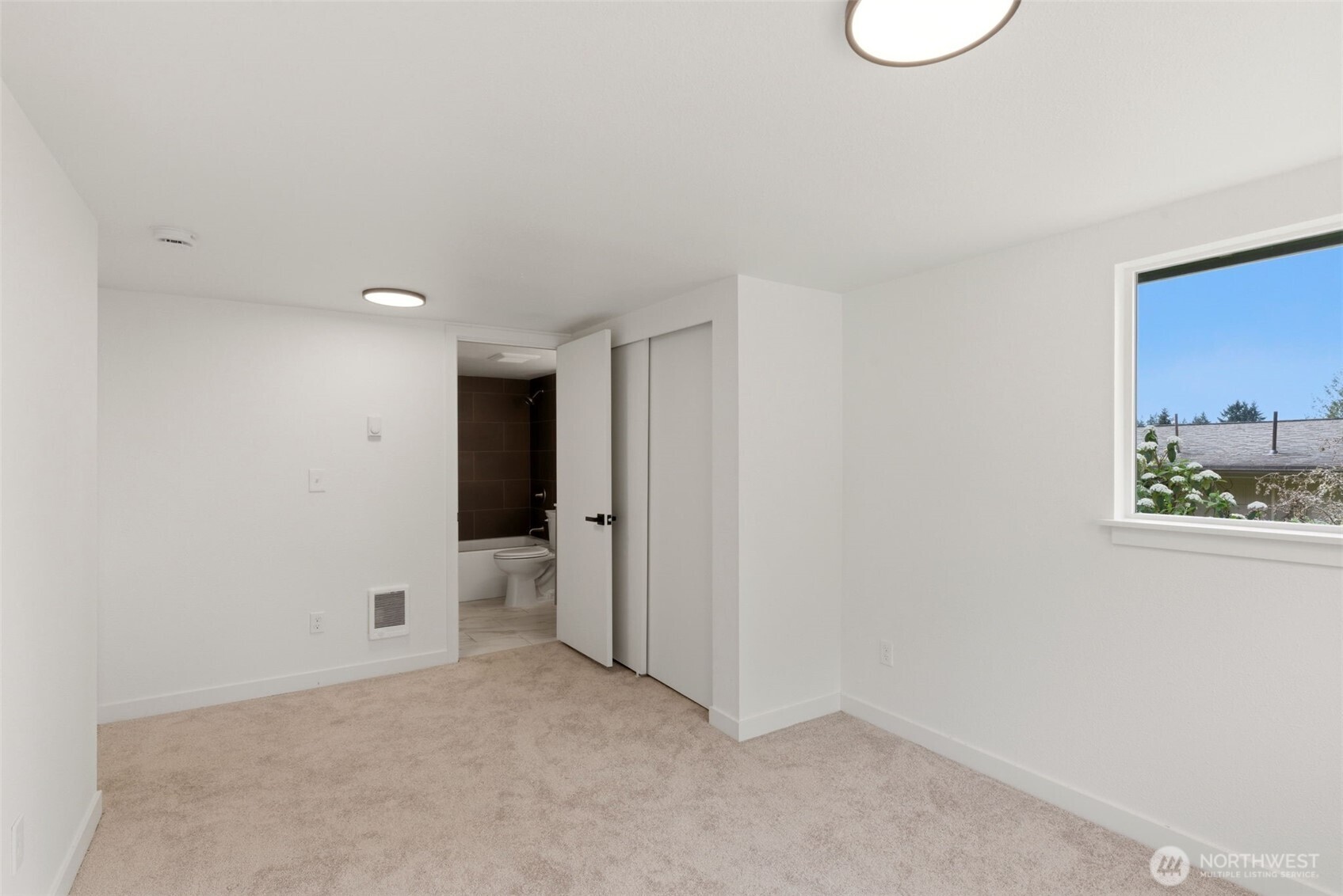 4737 SE Foss Road , Port Orchard, WA 98366