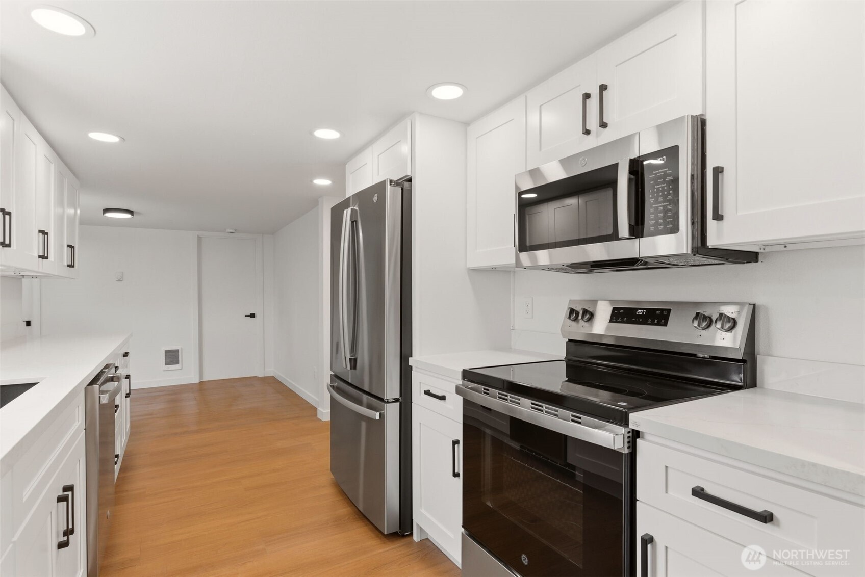 4737 SE Foss Road , Port Orchard, WA 98366