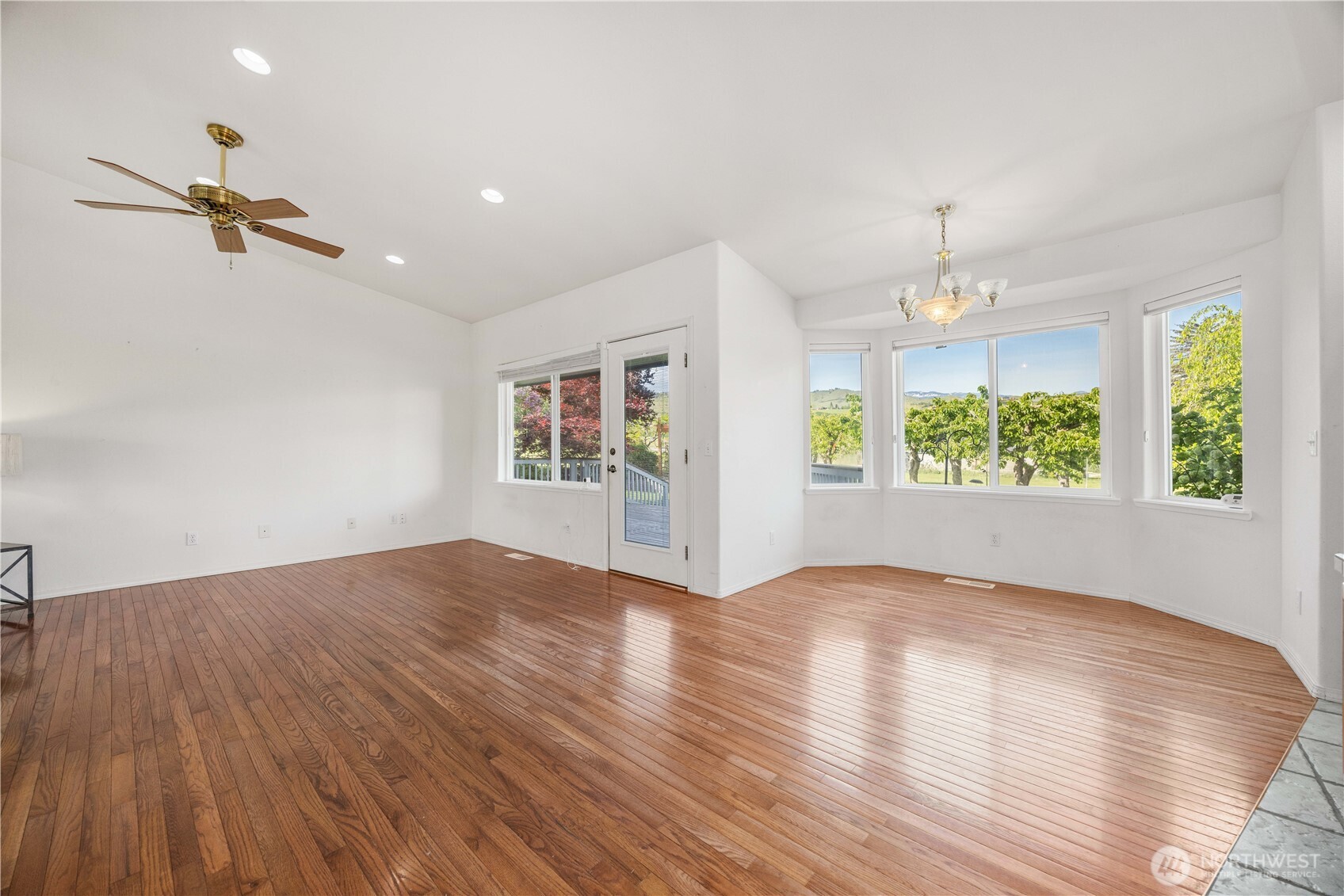 3503 W Malaga Road , Malaga, WA 98828