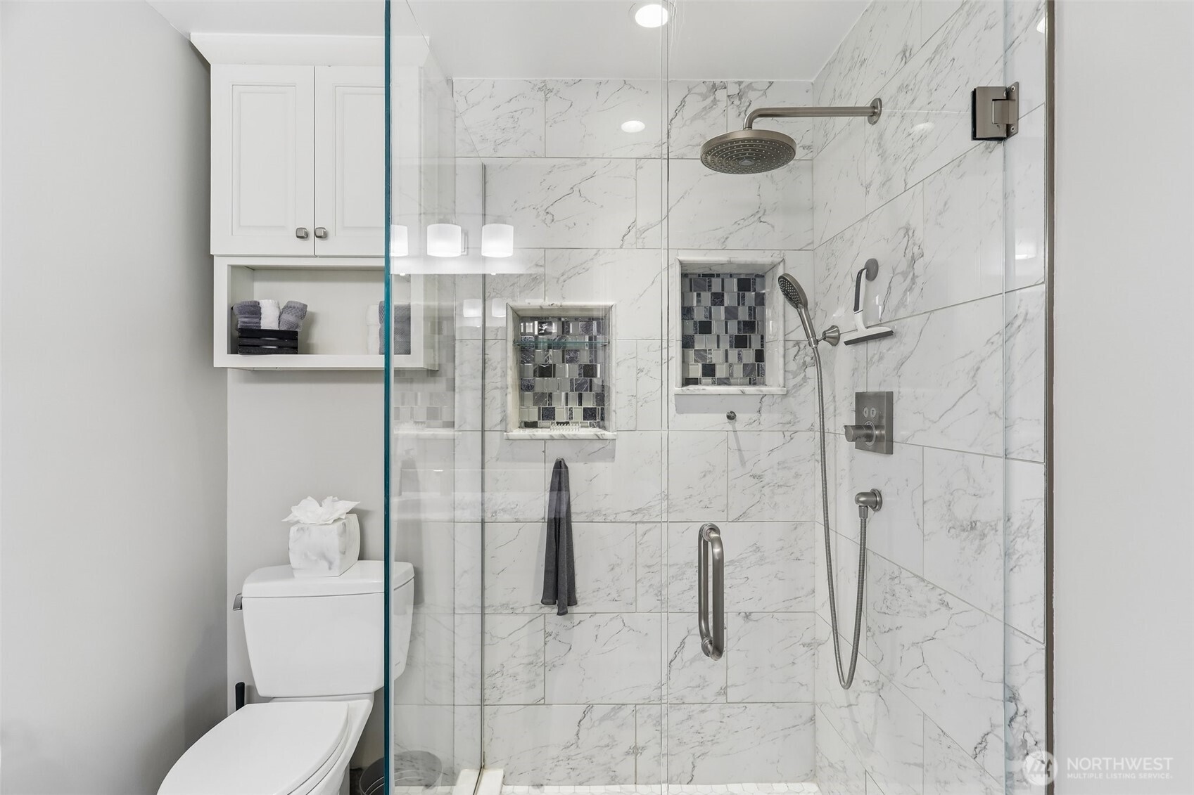 18906 SE 44th Place , Issaquah, WA 98027