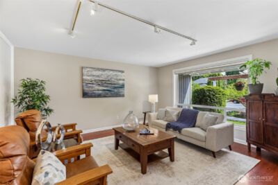18906 SE 44th Place , Issaquah, WA 98027 - Photo 2