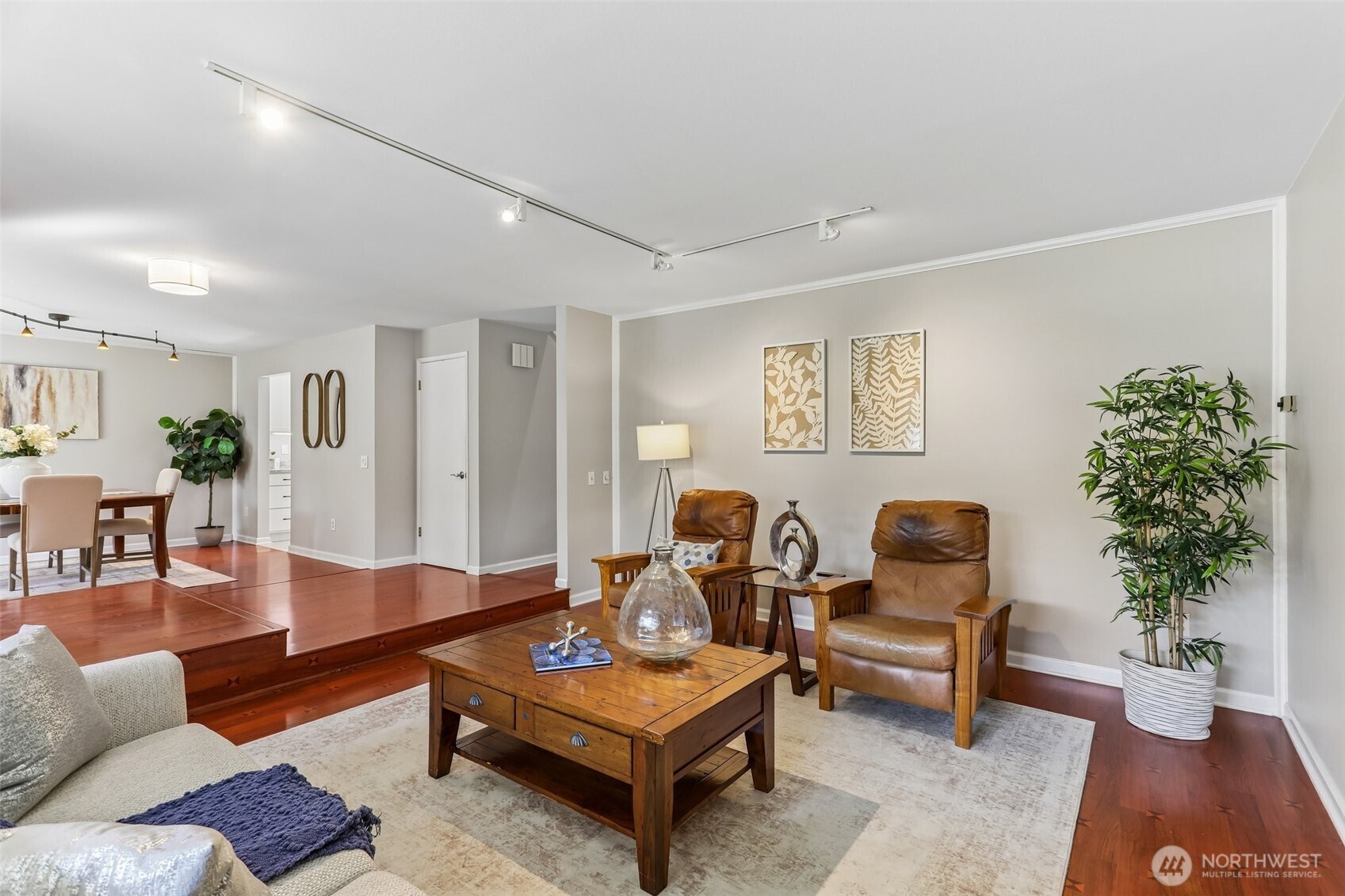 18906 SE 44th Place , Issaquah, WA 98027