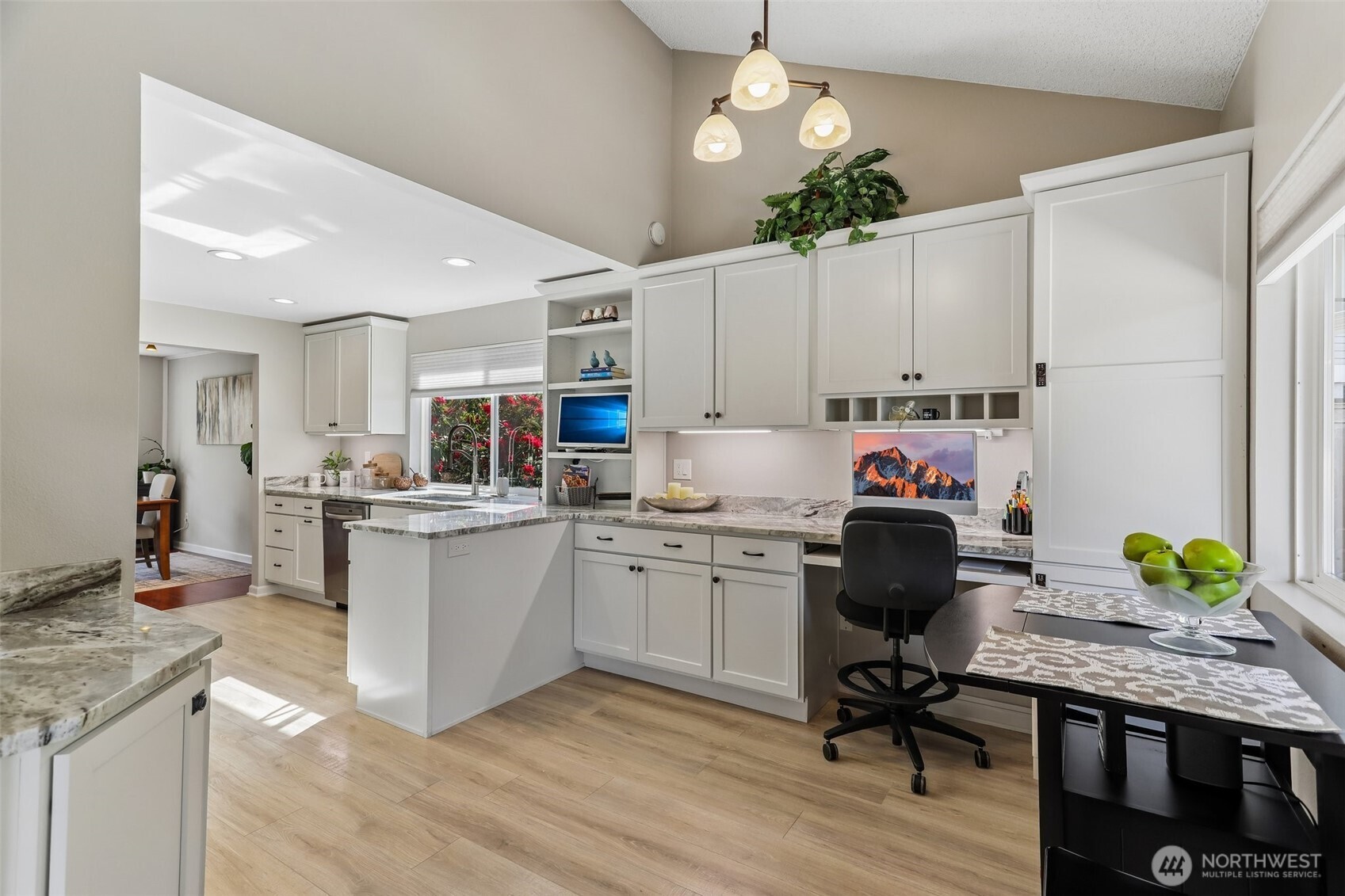 18906 SE 44th Place , Issaquah, WA 98027