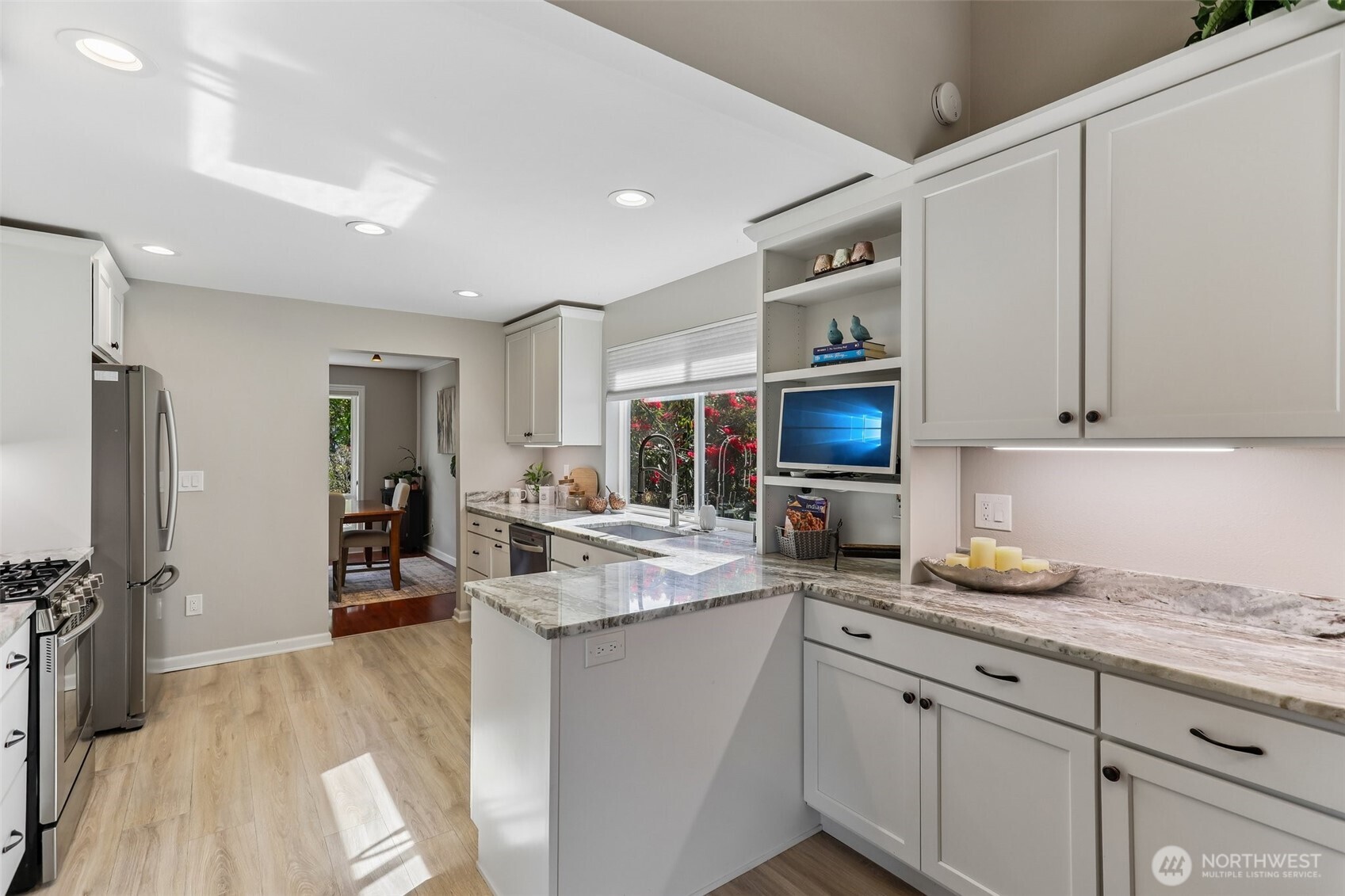 18906 SE 44th Place , Issaquah, WA 98027