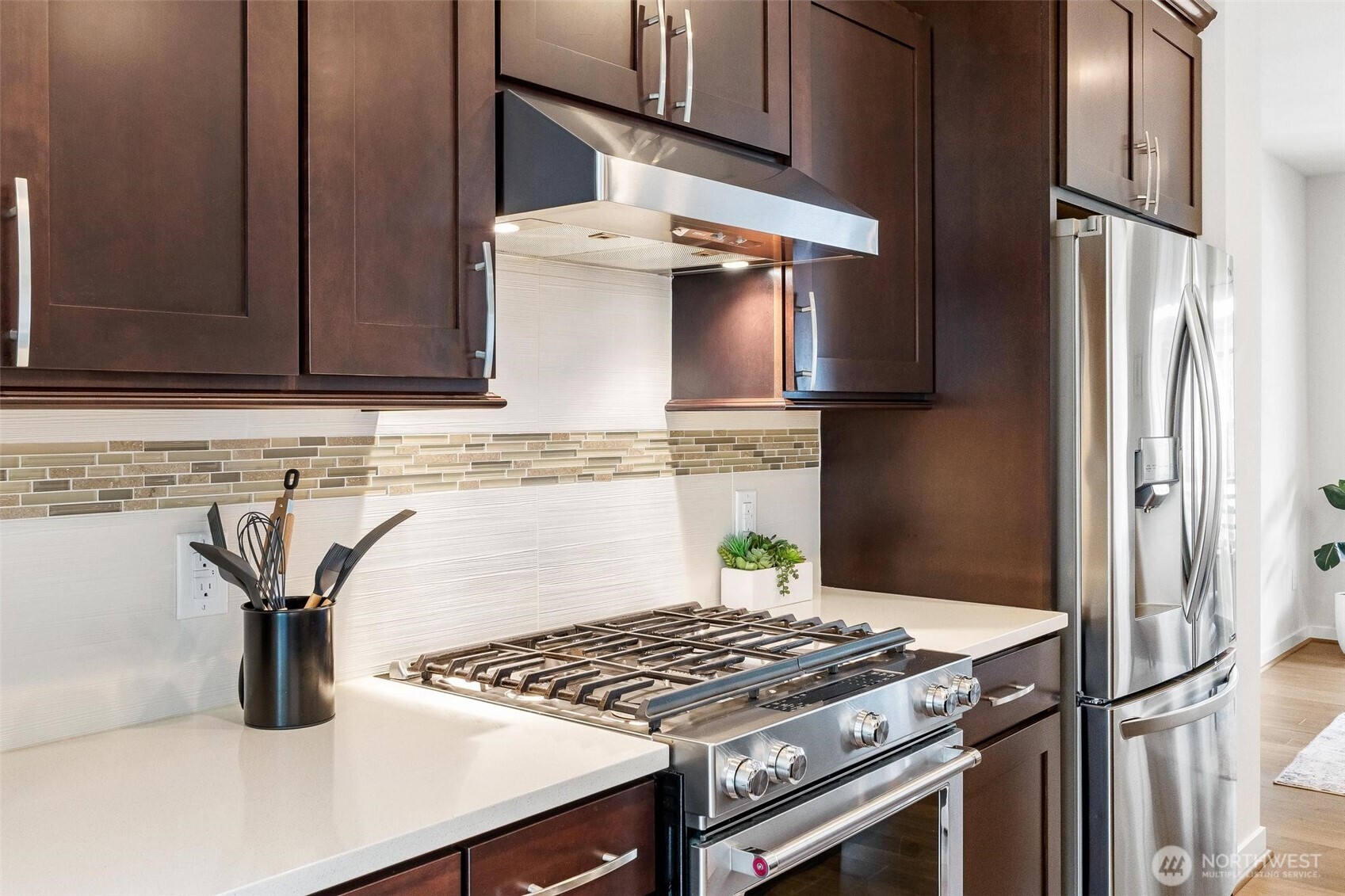 966 6th Avenue NE, Issaquah, WA 98029