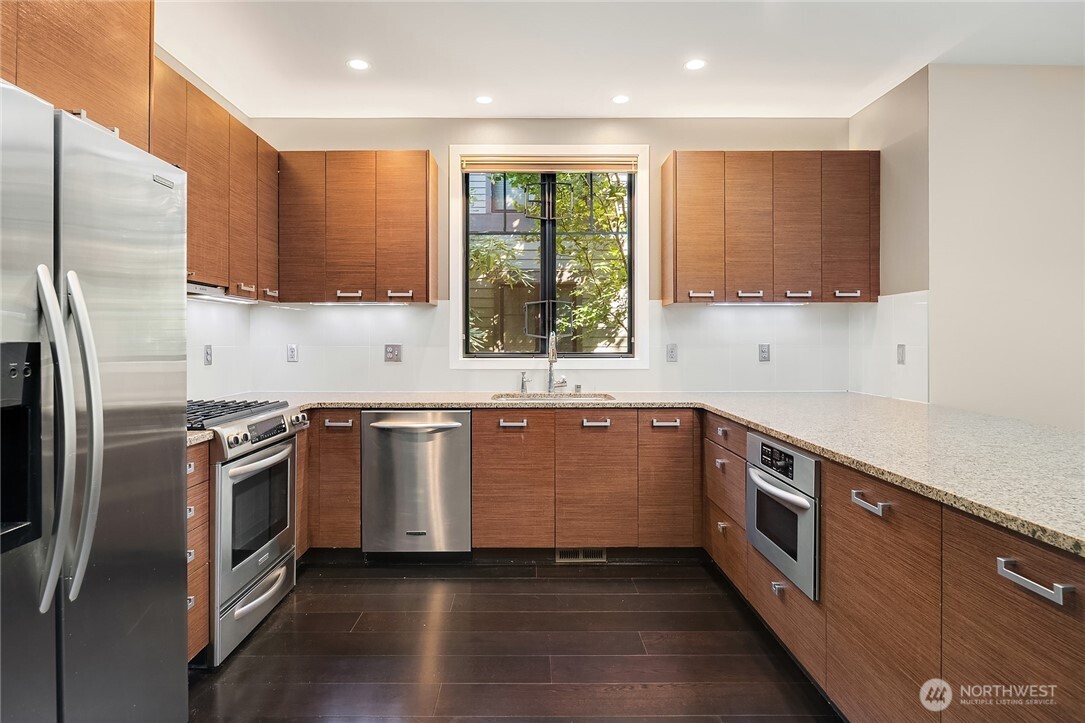 10410 NE 12th St #106, Bellevue, WA 98004