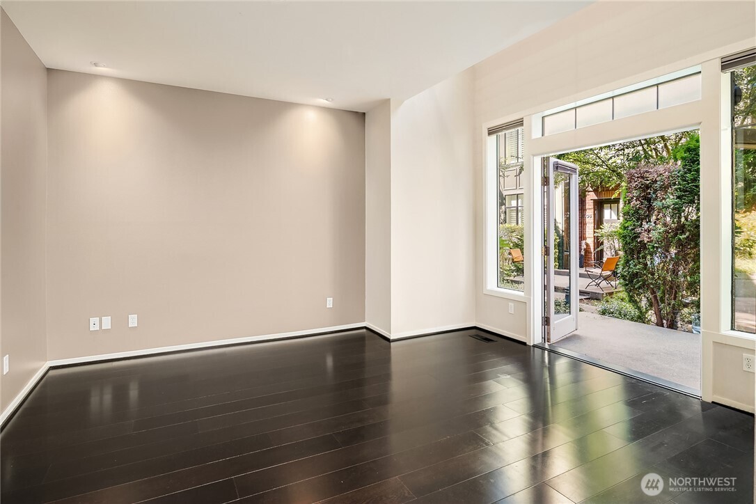 10410 NE 12th St #106, Bellevue, WA 98004