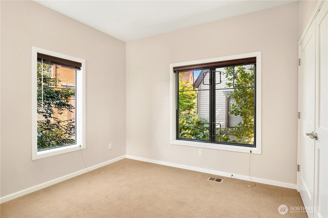 10410 NE 12th St #106, Bellevue, WA 98004