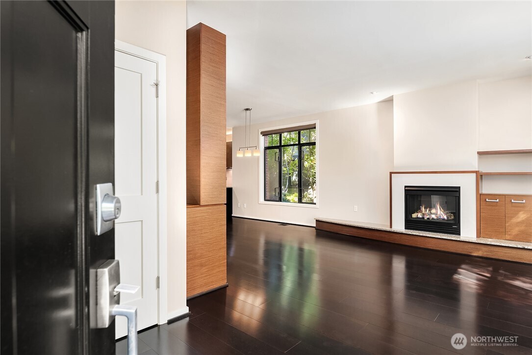10410 NE 12th St #106, Bellevue, WA 98004