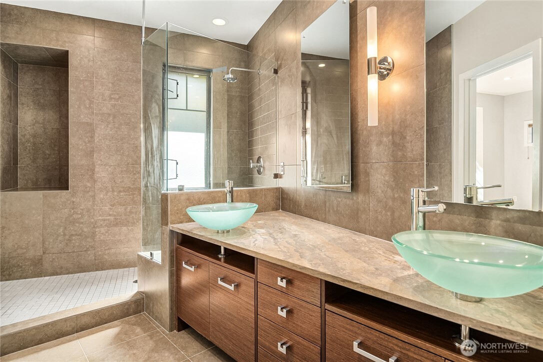 10410 NE 12th St #106, Bellevue, WA 98004