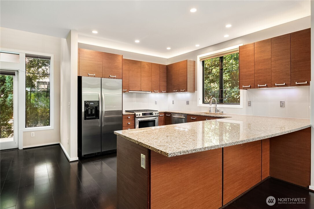 10410 NE 12th St #106, Bellevue, WA 98004