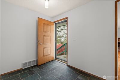 1511 S MacArthur Street , Tacoma, WA 98465 - Photo 2