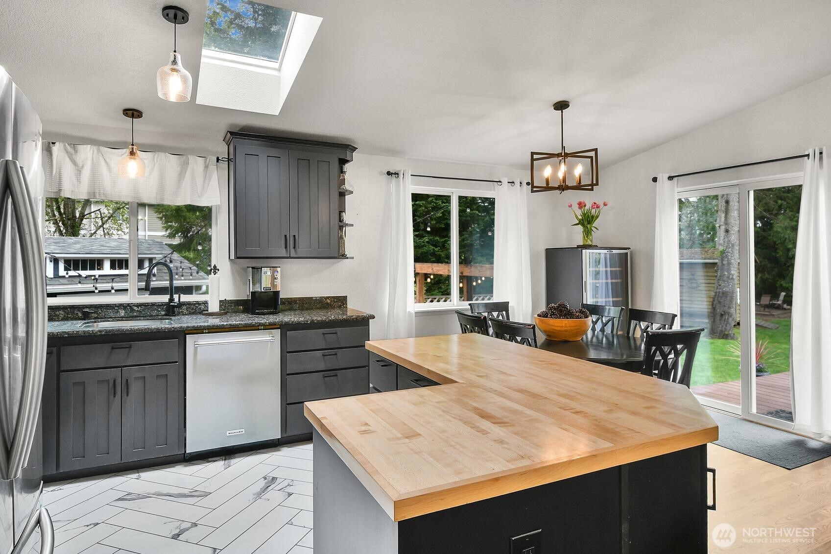 16226 2nd Place W, Lynnwood, WA 98087