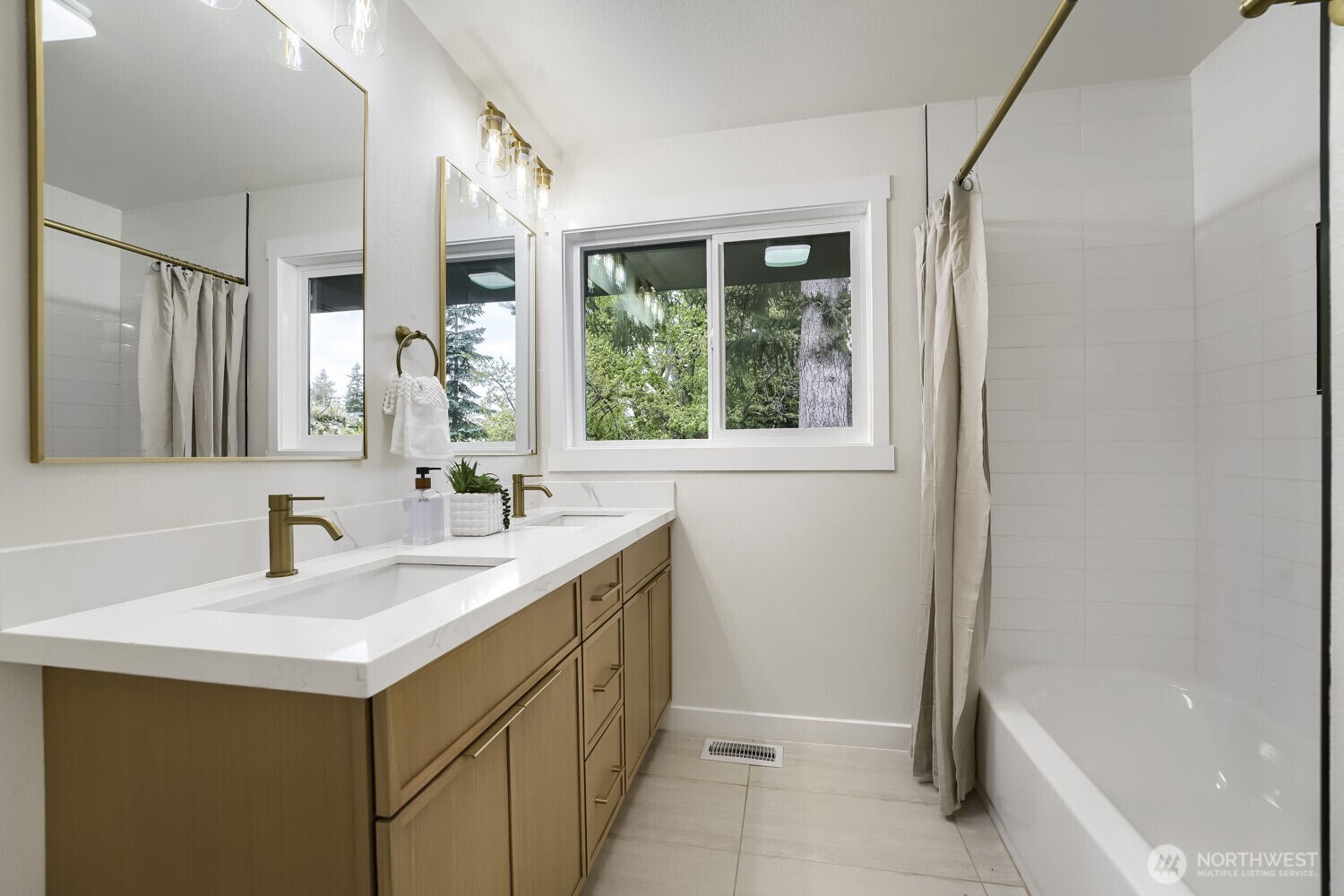1302 SW 125th Place , Burien, WA 98146