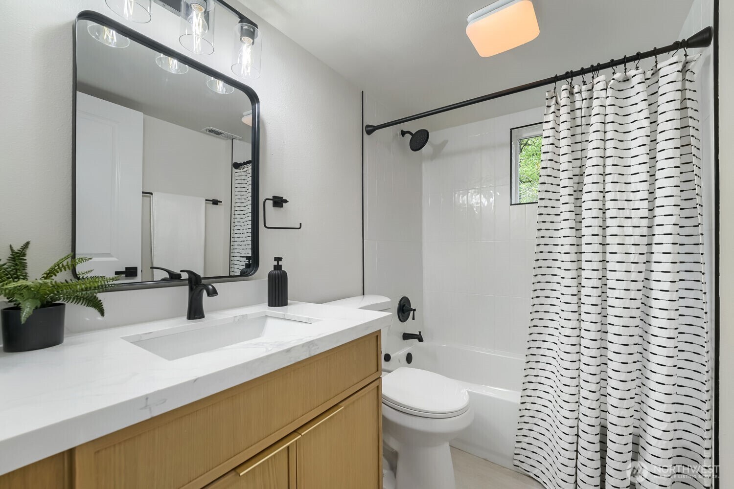 1302 SW 125th Place , Burien, WA 98146