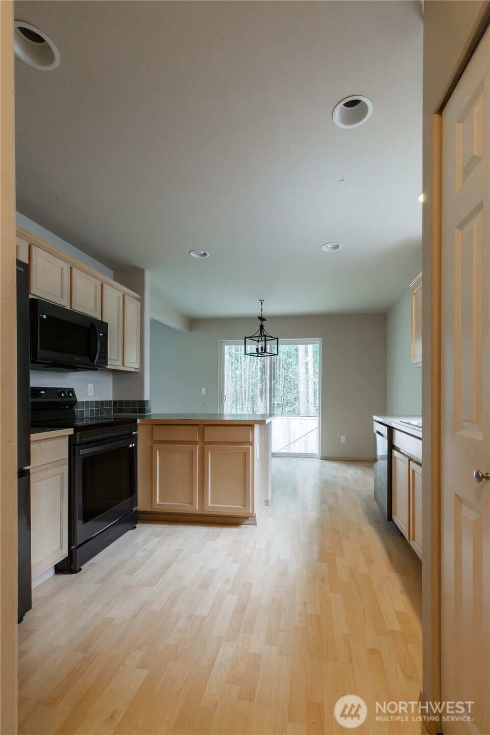 22463 SE 244th Street , Maple Valley, WA 98038