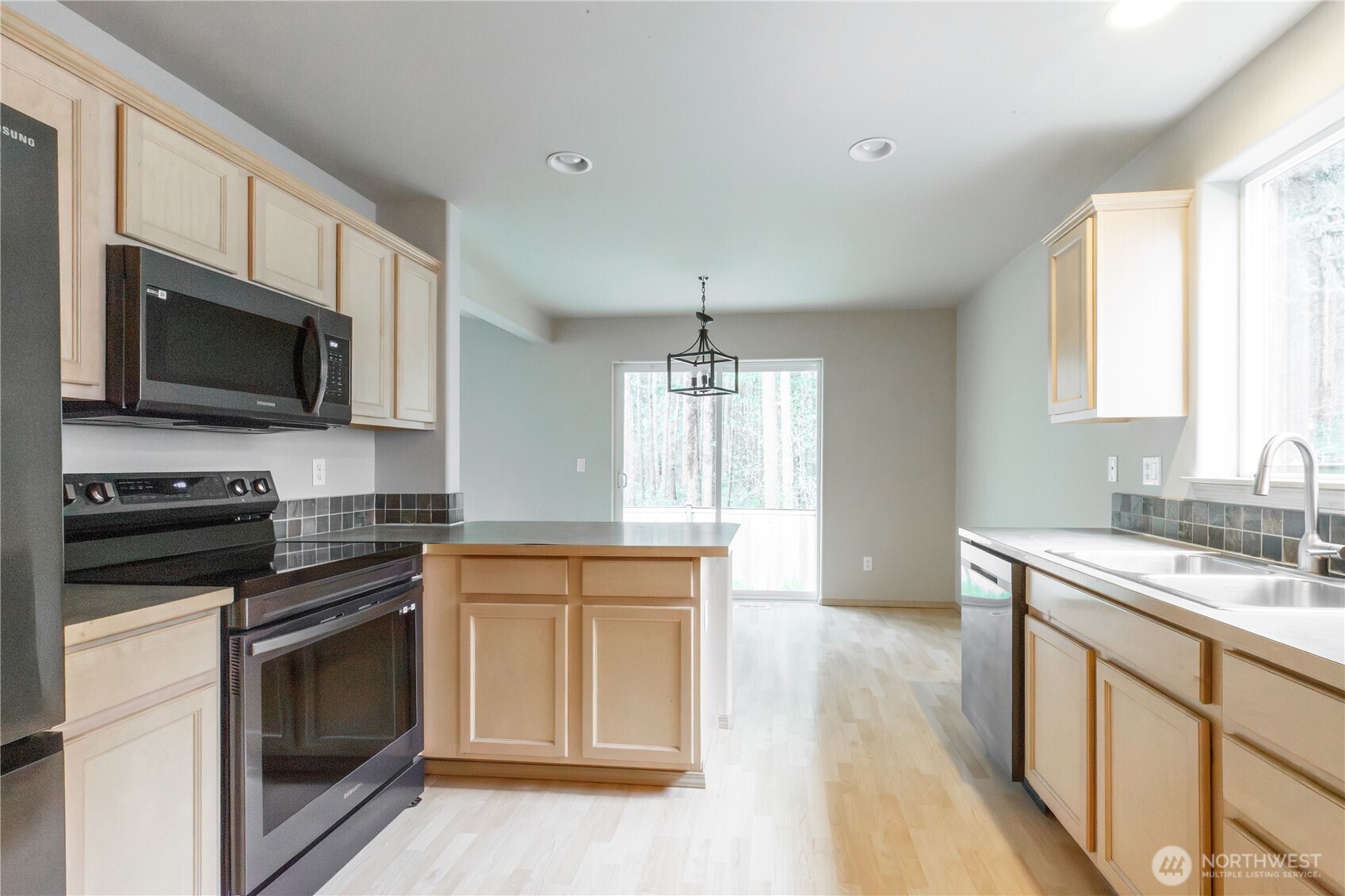 22463 SE 244th Street , Maple Valley, WA 98038