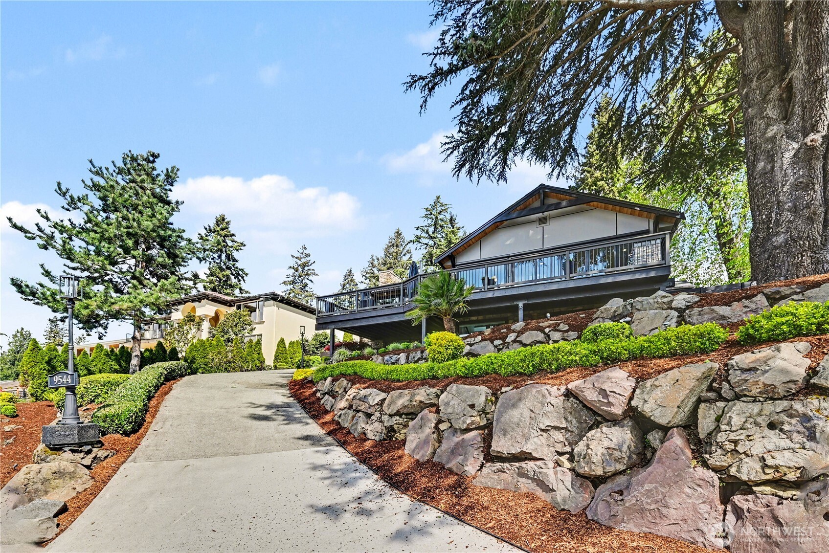 9544 Lake Washington Boulevard NE, Bellevue, WA 98004