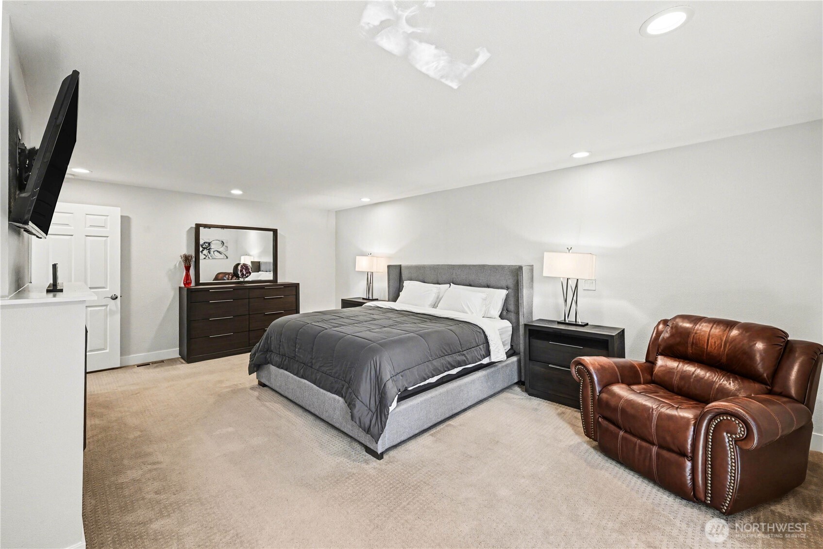 9544 Lake Washington Boulevard NE, Bellevue, WA 98004