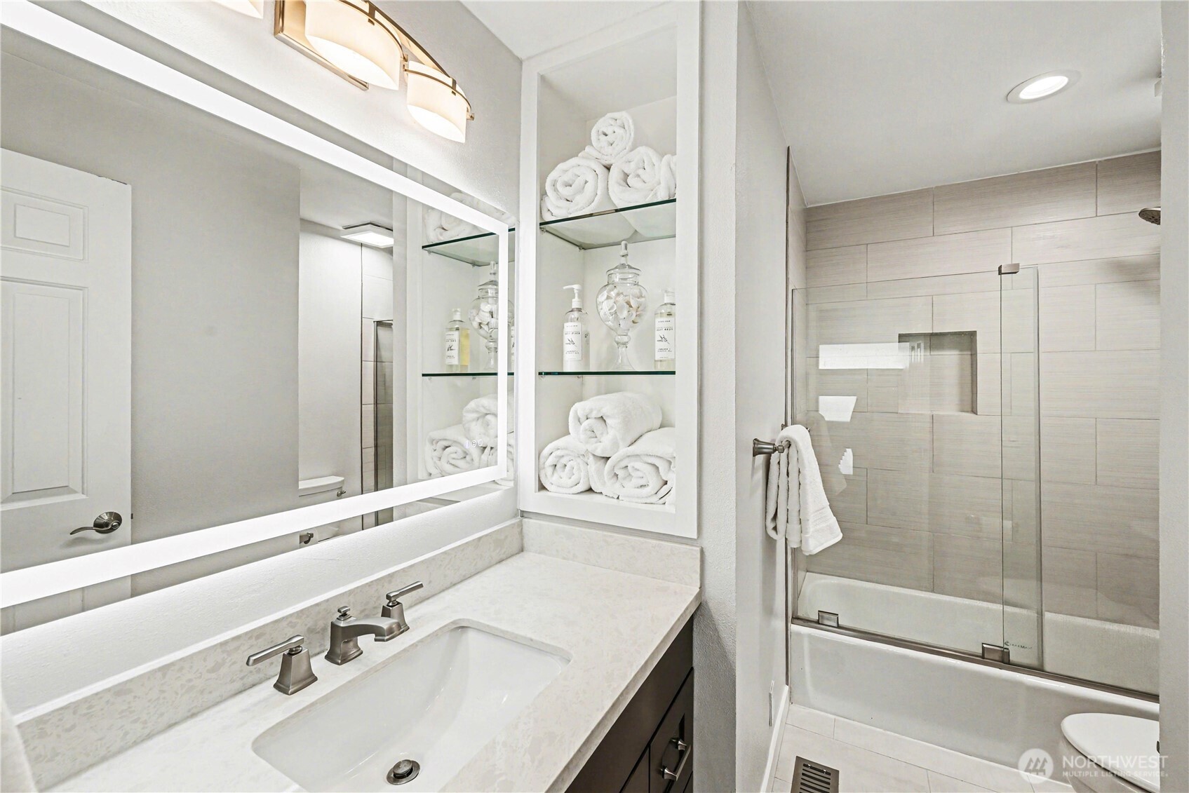 9544 Lake Washington Boulevard NE, Bellevue, WA 98004