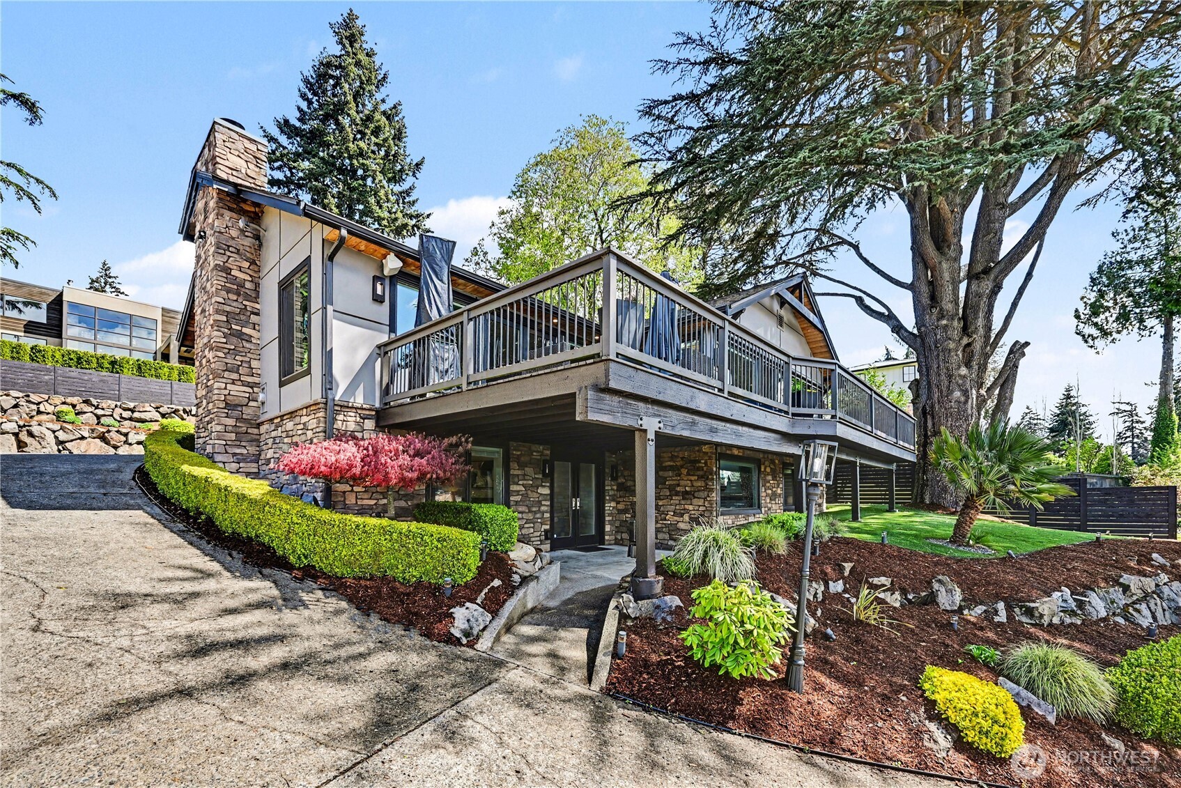 9544 Lake Washington Boulevard NE, Bellevue, WA 98004