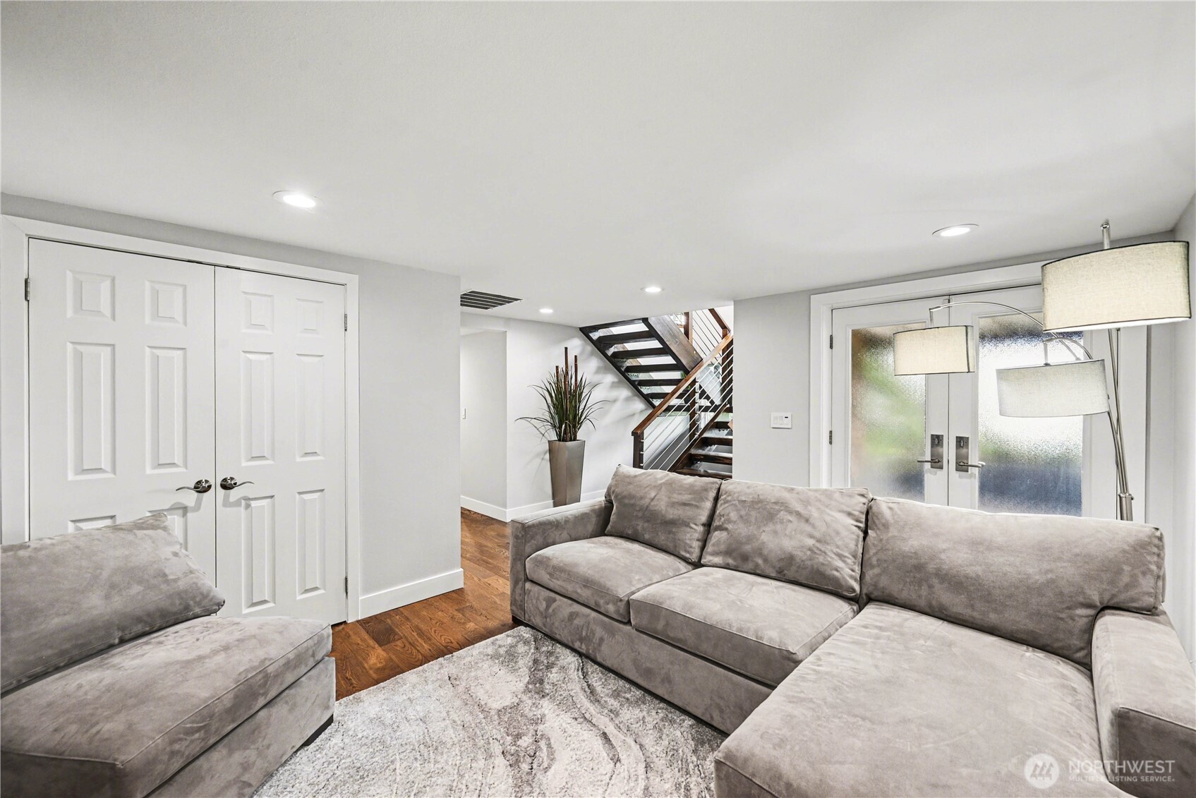9544 Lake Washington Boulevard NE, Bellevue, WA 98004