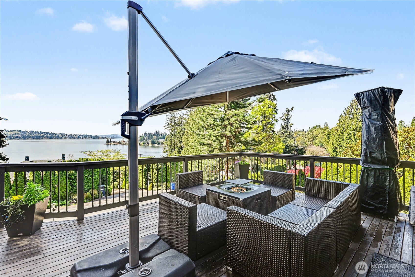 9544 Lake Washington Boulevard NE, Bellevue, WA 98004