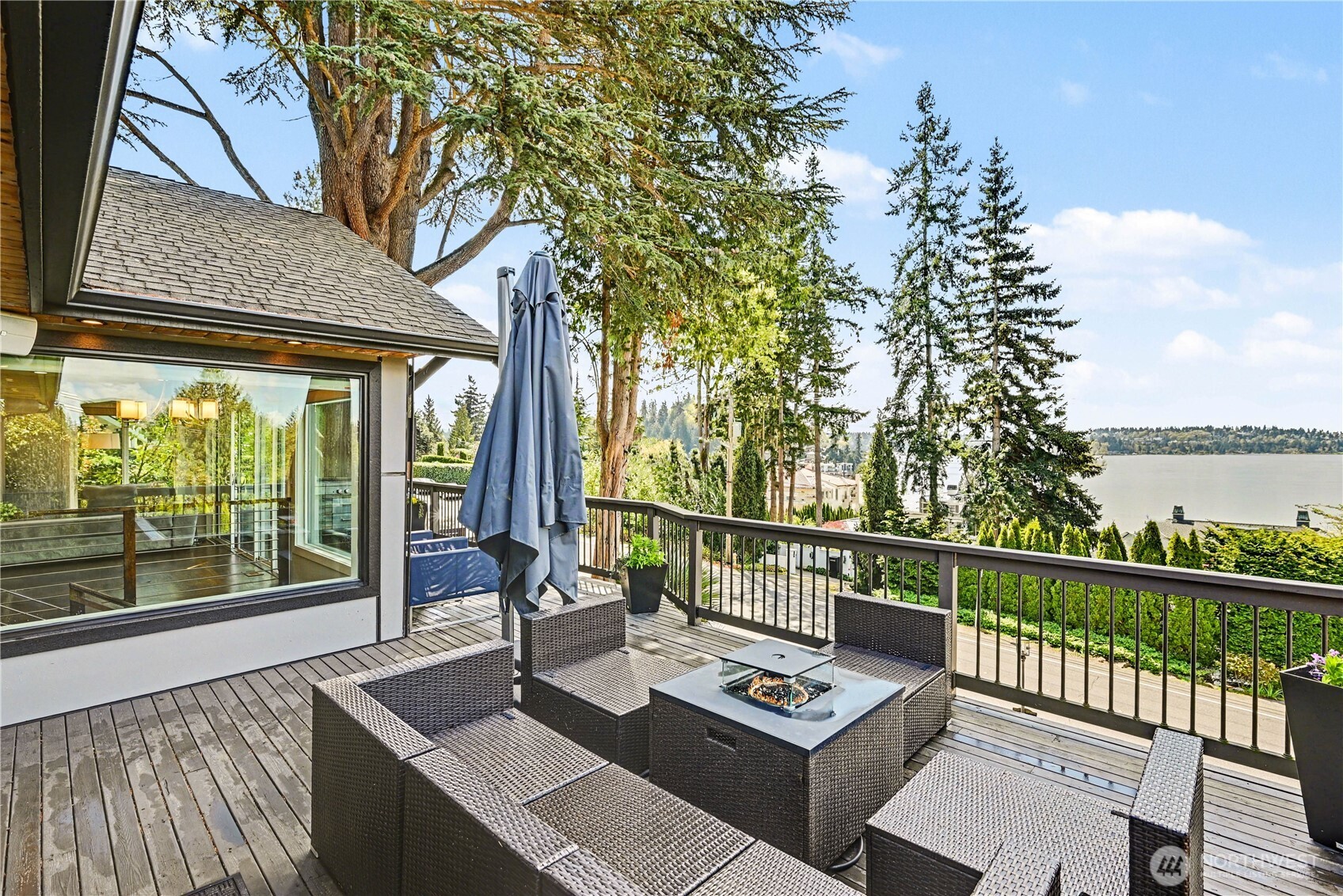 9544 Lake Washington Boulevard NE, Bellevue, WA 98004