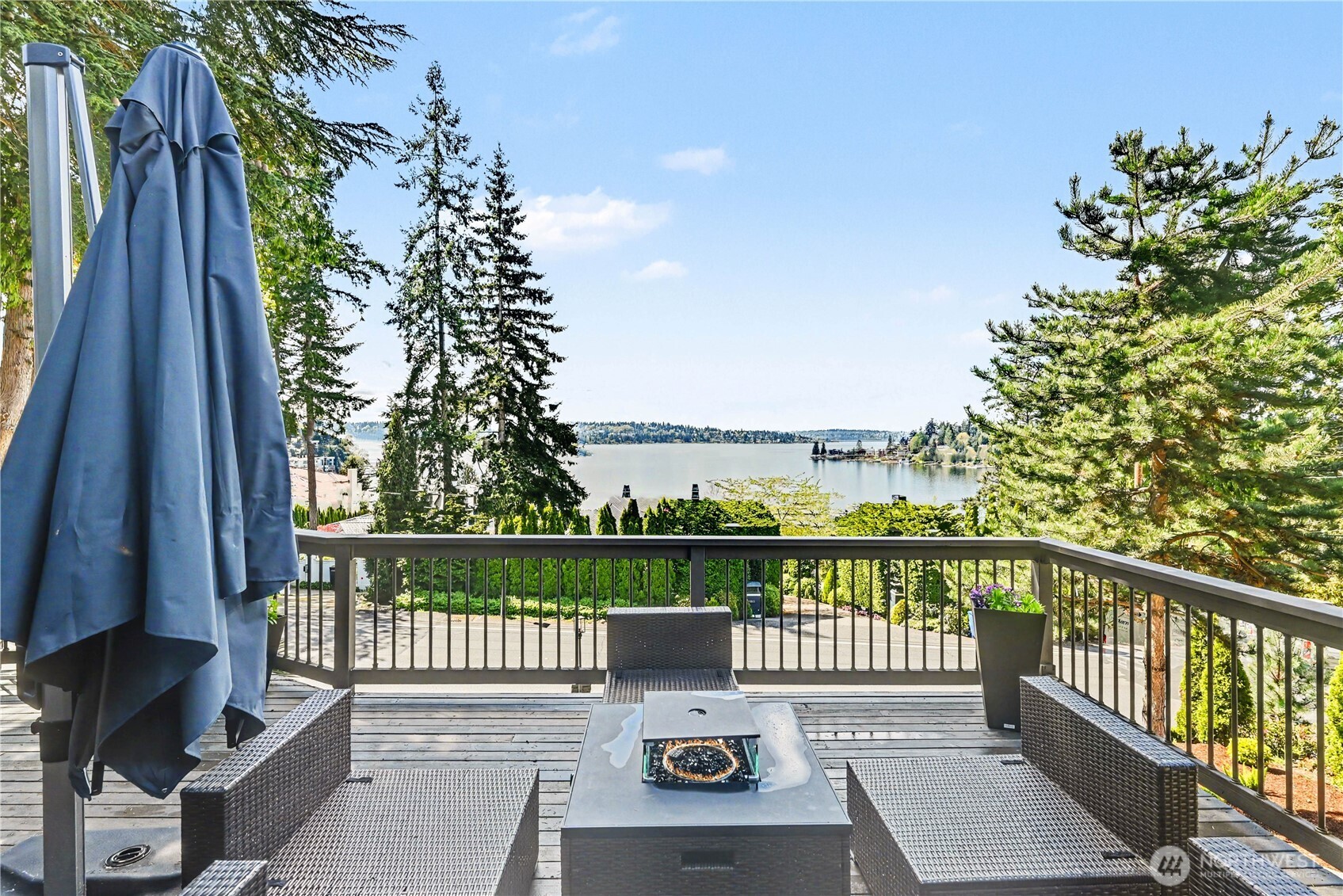 9544 Lake Washington Boulevard NE, Bellevue, WA 98004
