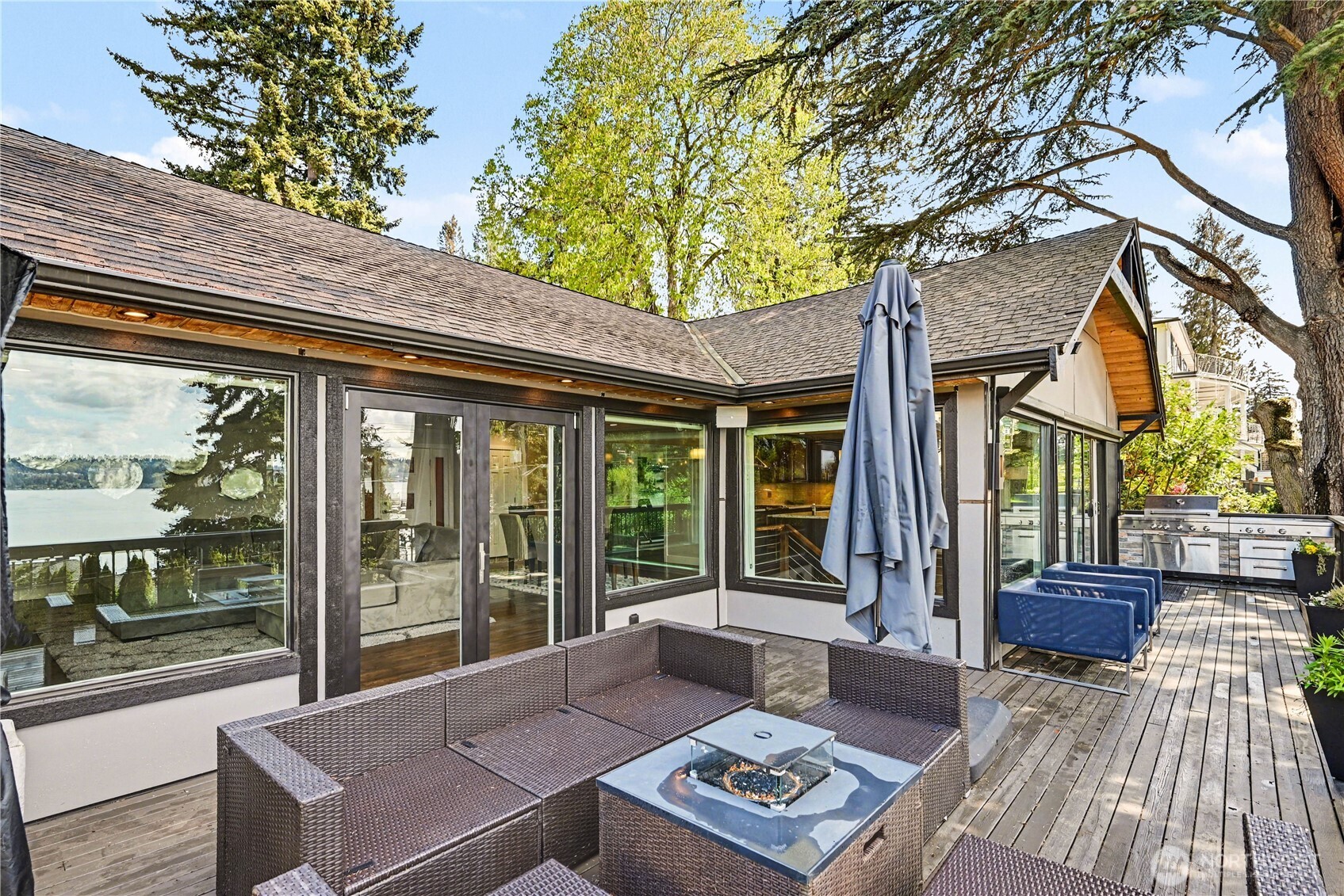 9544 Lake Washington Boulevard NE, Bellevue, WA 98004