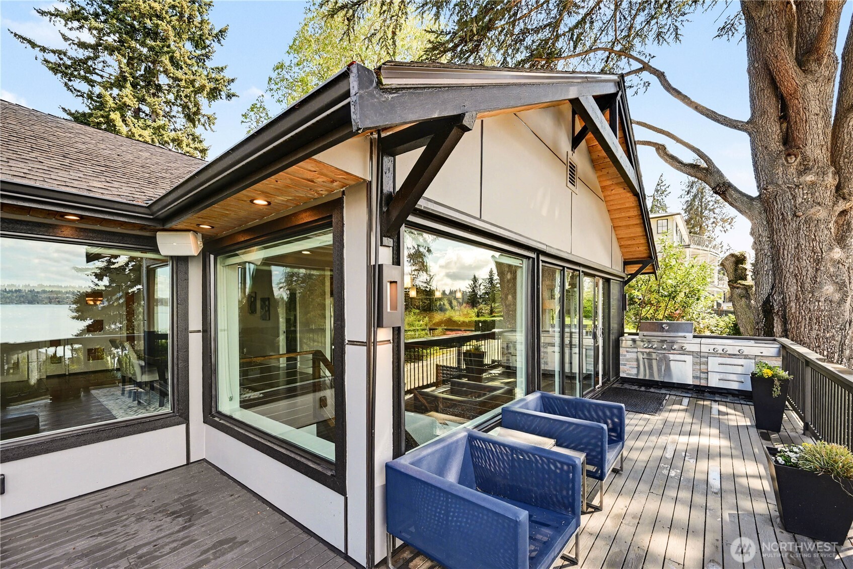 9544 Lake Washington Boulevard NE, Bellevue, WA 98004