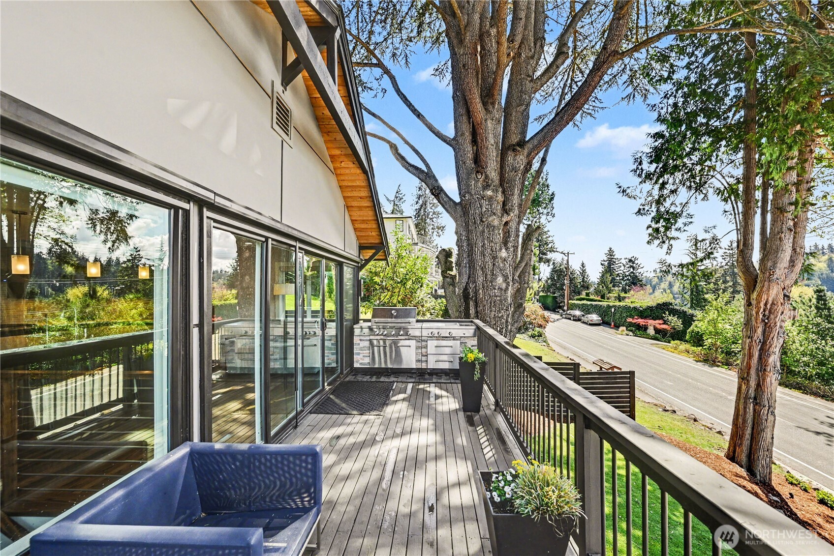 9544 Lake Washington Boulevard NE, Bellevue, WA 98004